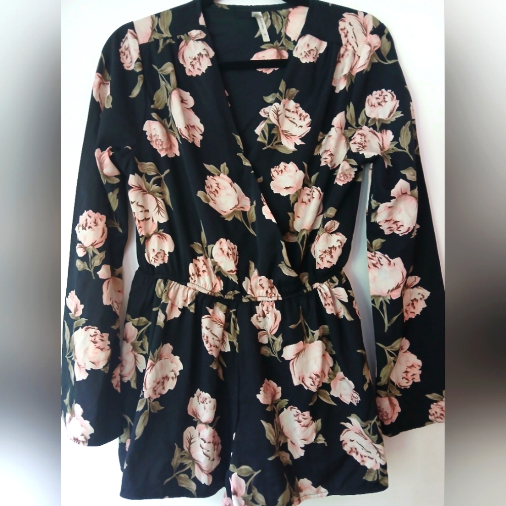 Truth NYC Black And Rose Elastic Long Sleeve Floral Shorts Romper-Size S